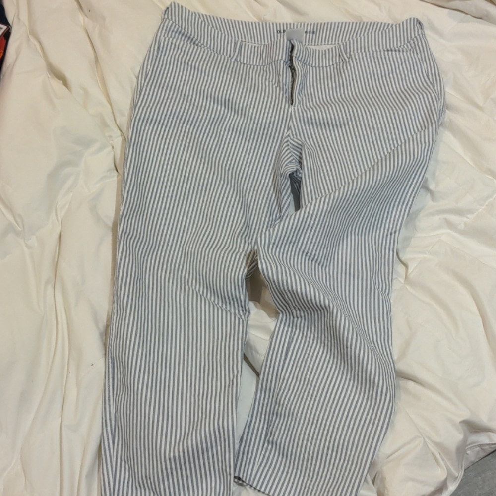 Old Navy Seersucker pixie cut pants